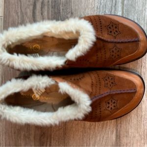 J-41 leather moccasin fur lined clogs laser cut suede size 6